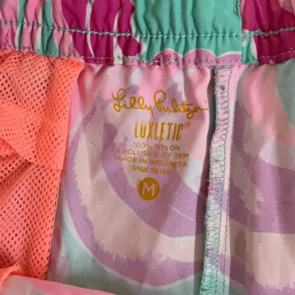 EUC Woman’s Lilly Pulitzer luxletic shorts with drawstring - Picture 3 of 5